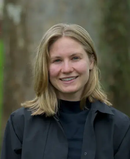 Elizabeth Krause Headshot