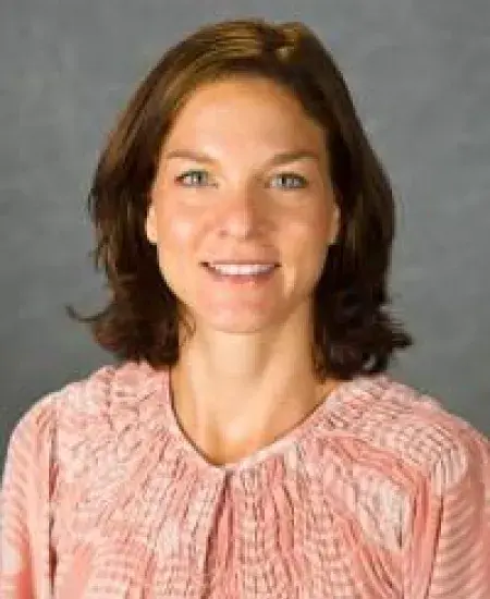 Alison Gustafson Headshot